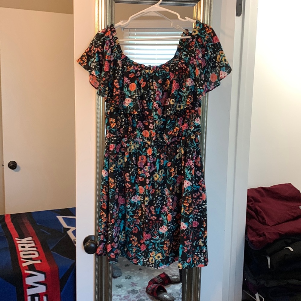 Floral print short dress from Express. Size large